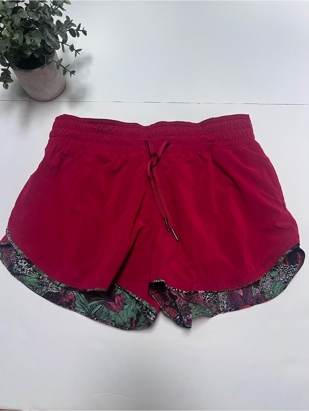 Lululemon Choose A Side Short *3" Ruby Red/ Zen Garden Multi Size 6